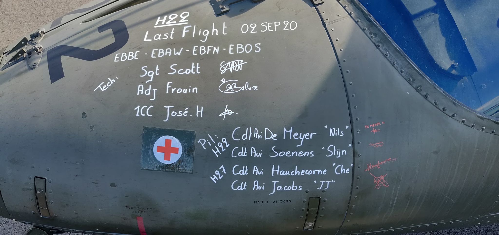 Handtekeningen van de crew laatste vlucht A109 H221